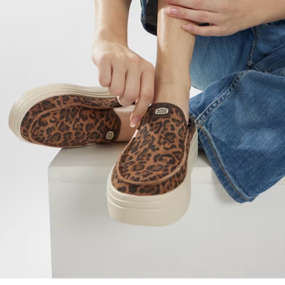 Hey Dude Austin Lift - Women’s 9 Brown Leopard - Picture 1 of 5